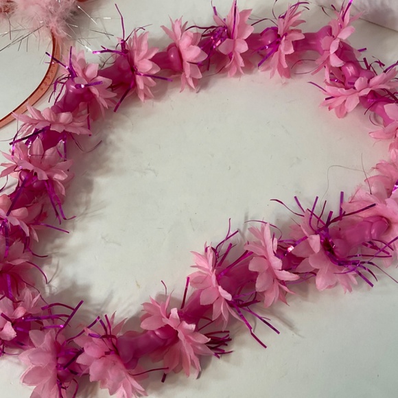 Bachelorette Party Favors includes Headband, Straws and Necklace - Picture 5 of 9